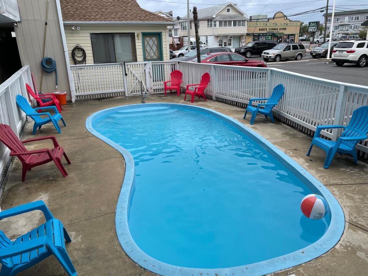 Sea Palace Motel *